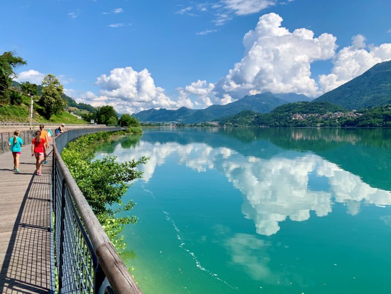 Lago di Caldonazzo Grete Noora Gaia wandelen WEB Sytske Maaijen 