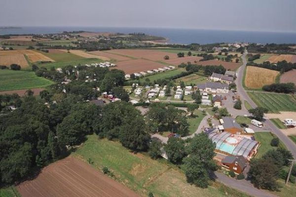 camping le bois pastel luchtfoto camping met overdekt zwembad 1